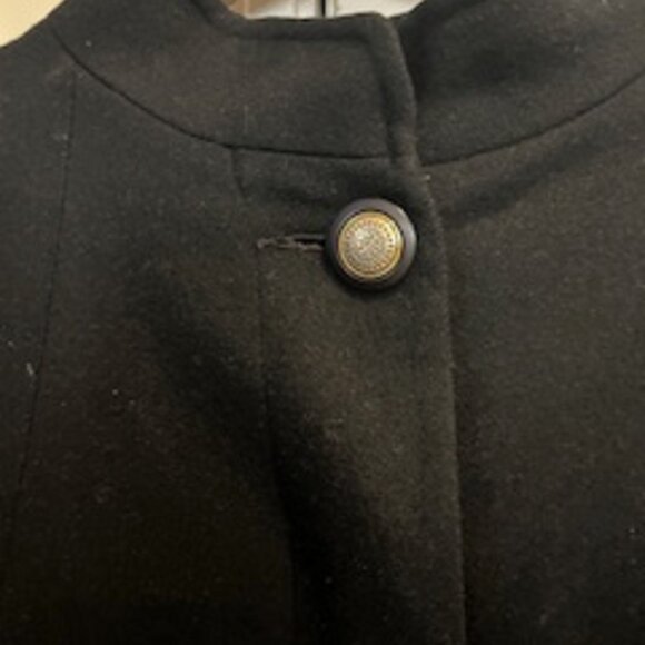 Women's Cape (Brand: Elegant Fashions) One Size Fits Most Black Button Enclosure - Picture 5 of 7